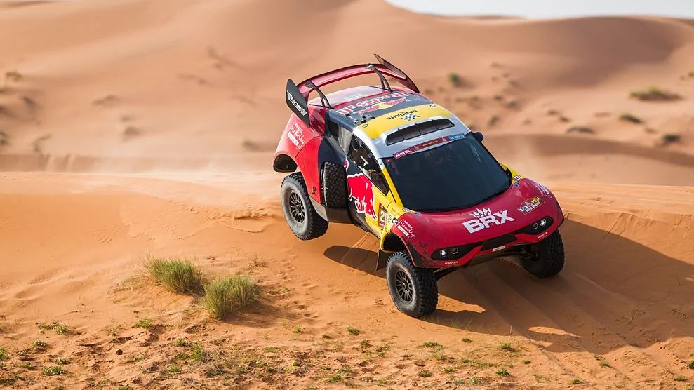 Souboj titánů: Audi vs. Loeb! Nasser Al-Attiyah už to totiž na Dakaru zabalil a jede domů