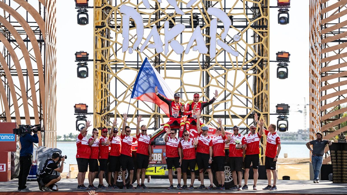 Dakar v číslech: 4 480 litrů závodního benzinu a dvě deci chladicí kapaliny, ale také 1 000 GB onboardů a 20 kg klobás