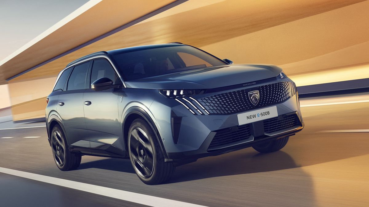Peugeot představuje atraktivní sedmimístnou novinku. Nabídka motorizací překvapí. Spíš příjemně