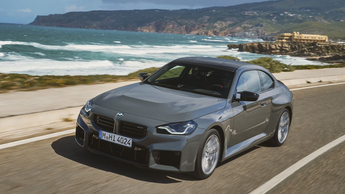 BMW omladilo a zdigitalizovalo sportovní kupé řady 2, nejostřejší šestiválec posílil, manuál zůstal
