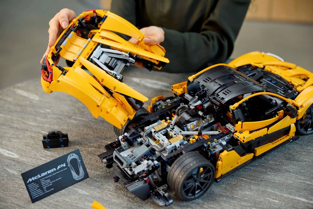 McLaren P1 LEGO Technic.