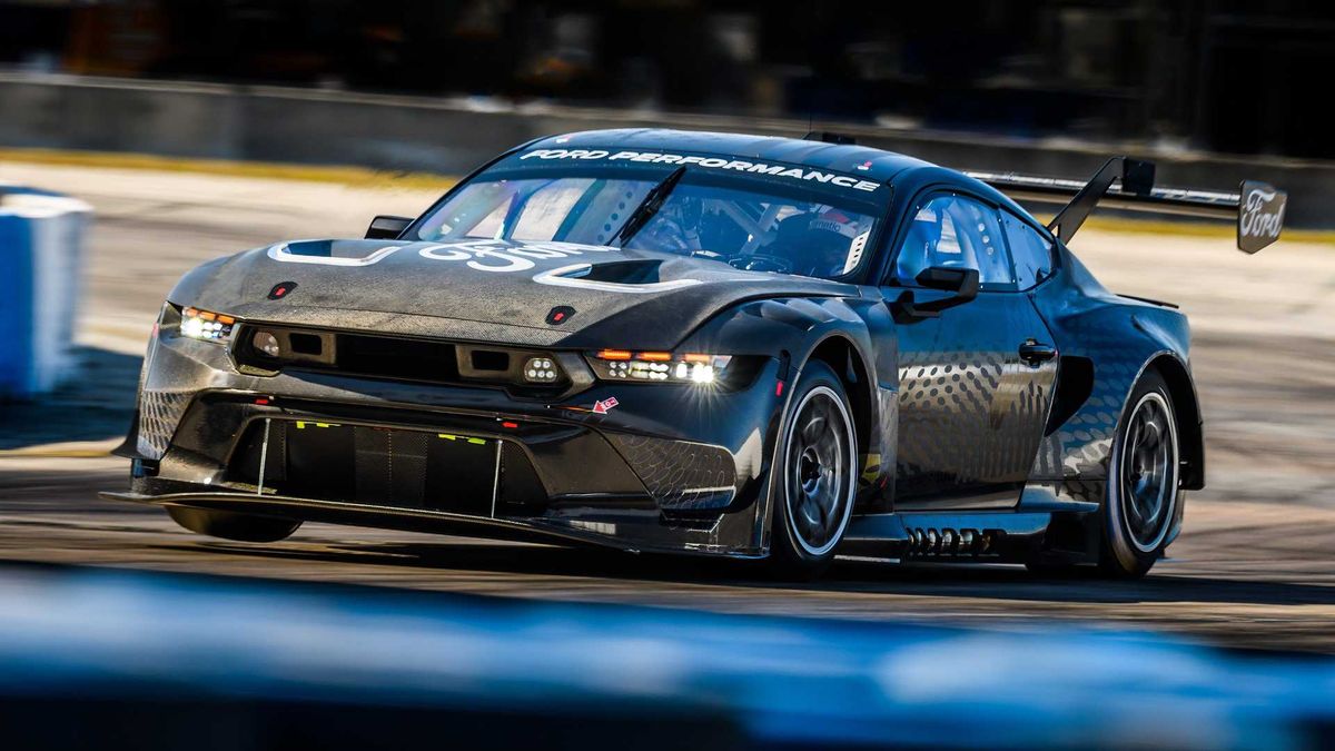 Poslechněte si ten hrubiánský osmiválec: Závodní Ford Mustang GT3 už se testuje