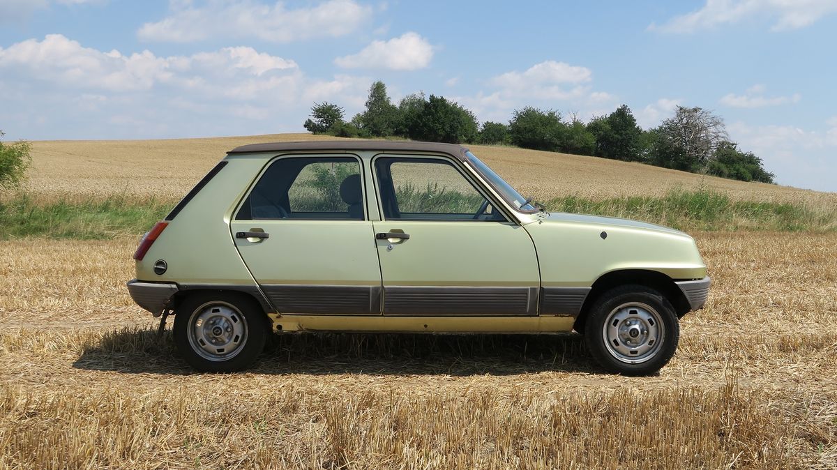 Ikonický Renault 5 je krásné lidové auto, které mohlo mít i automat