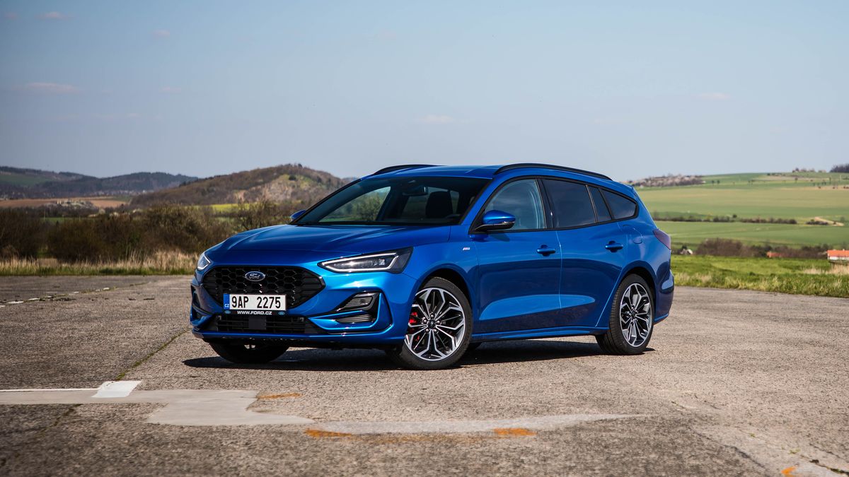 Rodinné kombi za rozumné prachy: Ford Focus si musí vystačit s tříválcem, ale nijak ho to nekazí