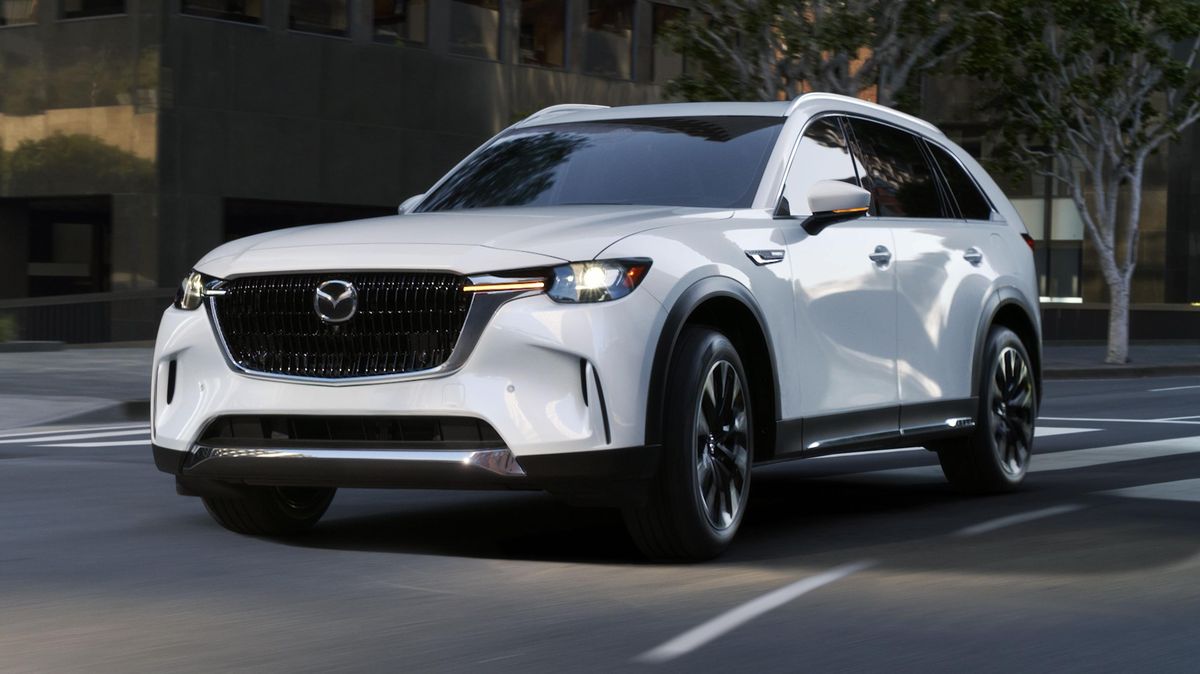 Do Česka míří nová Mazda pro rodiny: Sveze sedm lidí, pod kapotou přede naftový šestiválec!