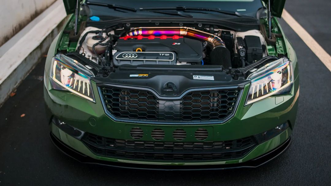 Tohle může být nejrychlejší Škoda Superb na světě. Tahle zběsilost si půjčila motor z ostrého Audi, má neuvěřitelný výkon a zrychlení supersportu