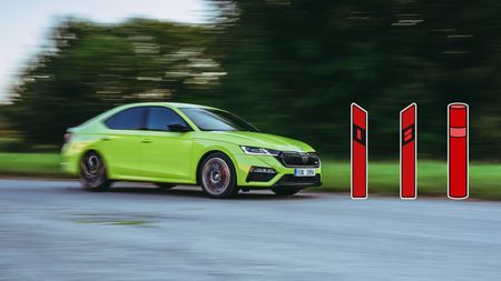 Dopravní situace, kterou správně nevyřeší snad nikdo. Chyták s křižovatkou vyškolí i hodně zkušené řidiče
