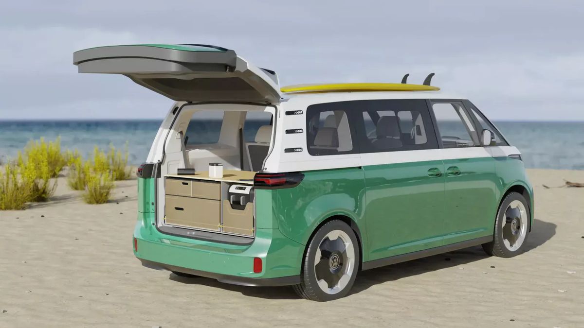 Elegantně chytrá vestavba udělá ze sympaťáka od VW stylový obytňák, který automobilka nedokázala nabídnout