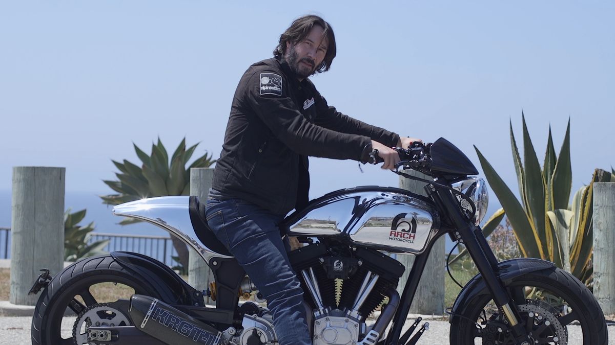 Keanu Reeves natáčí filmy, staví motorky a slaví 60. narozeniny