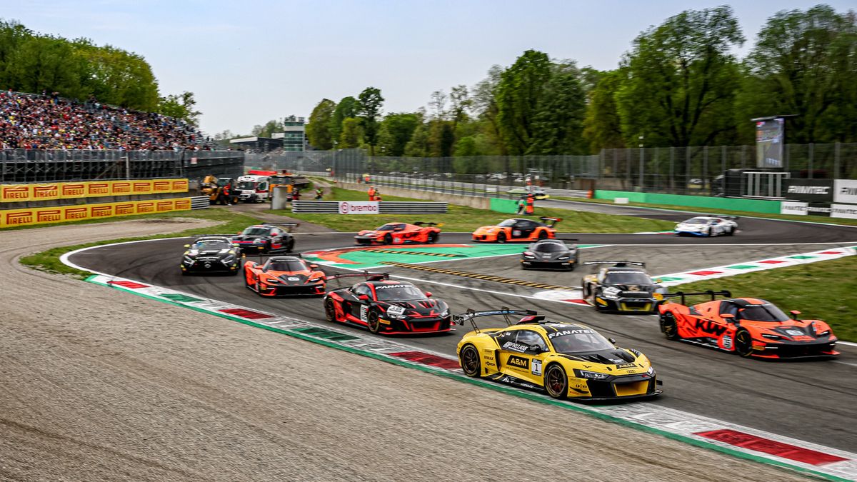 Závody Fanatec GT2 European Series jsou atraktivní podívaná, fandit můžete i  českému týmu. A objeví se i Valentino Rossi!