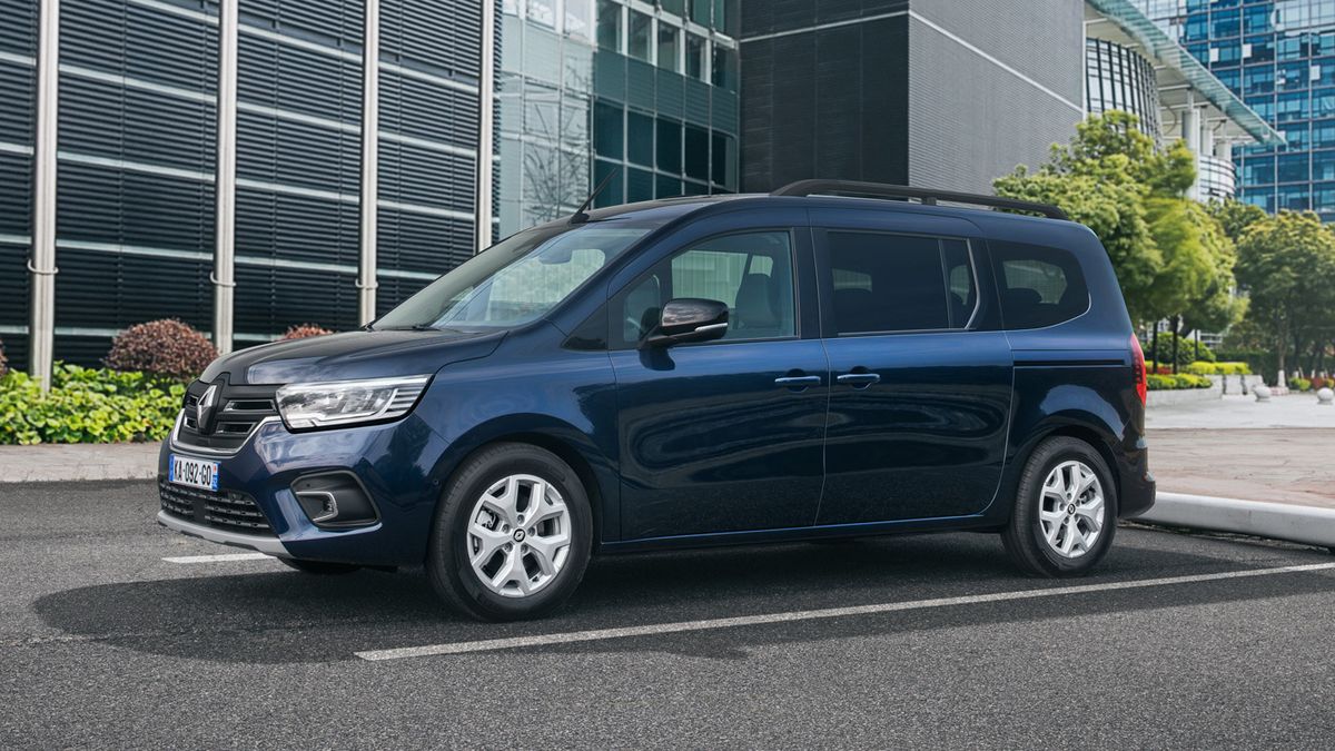 Obrovský kufr nebo sedm míst, diesel či benzin: Renault má pro početné rodiny skvělou novinku