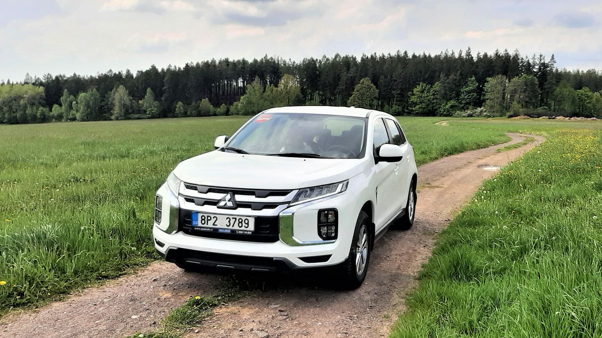 Technicky jednoduché, ale odolné a spolehlivé Mitsubishi ASX si Češi oblíbili. Ojetina si drží cenu, stojí jako kdysi nové auto