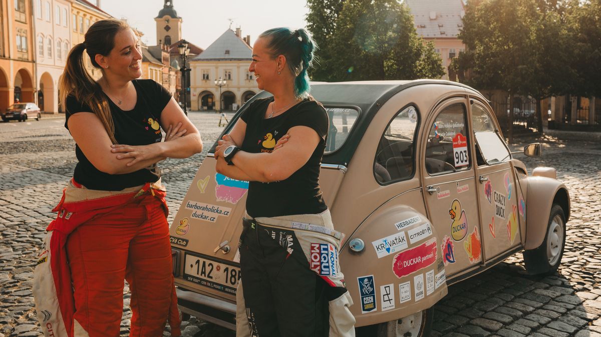 Kompletně česká holčičí posádka vyrazí na Dakar s bizarním autíčkem. Navigovat bude sestra pilota F1