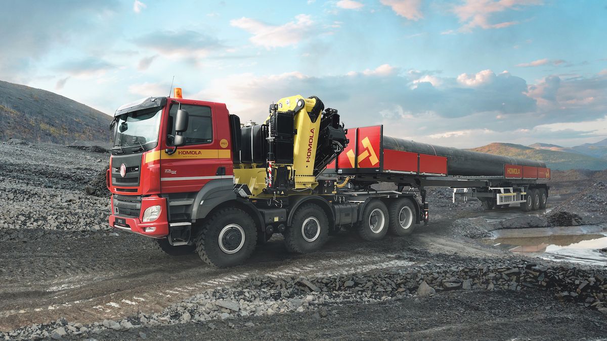 Další světový unikát, který vznikl v Česku. Speciální jezevčík Tatra Phoenix s jedinečným návěsem se umí natáhnout až na délku 26 metrů!