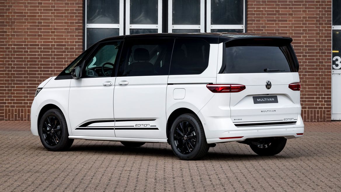 VW Multivan proměníte v ložnici na kolech za pár desítek tisíc. Spací set už lze objednat, umí zpříjemnit i venkovní kratochvíle