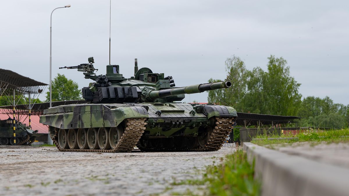 Tank T-72 M4CZ: Je jen náš, umí se kamuflovat, a pokud na něj ukážete laserem, začne nadměrně kouřit
