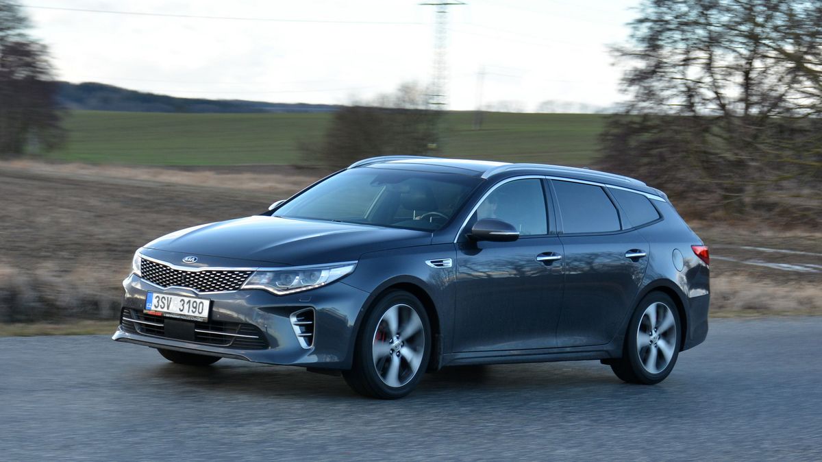 Test ojetiny: Kia Optima GT je zajímavá alternativa k Octavii RS. Vyjde na méně peněz, ale stejně úsporně jezdit neumí