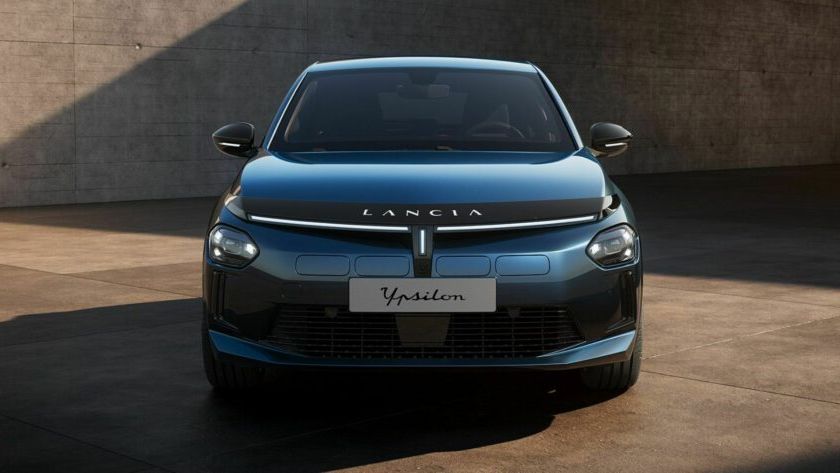 Lancia se vrací s velkou parádou! Ale zajímá to ještě vůbec někoho?