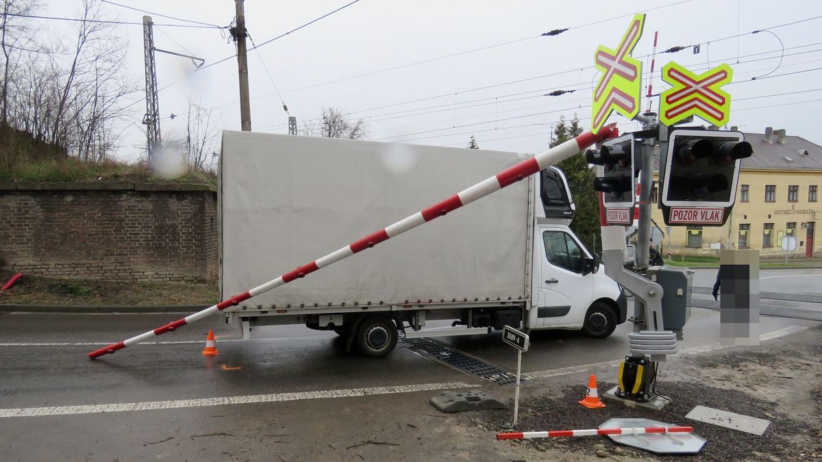 Toto jsou nejnebezpečnější železniční přejezdy v Česku. Každá desátá nehoda tady končí tragicky