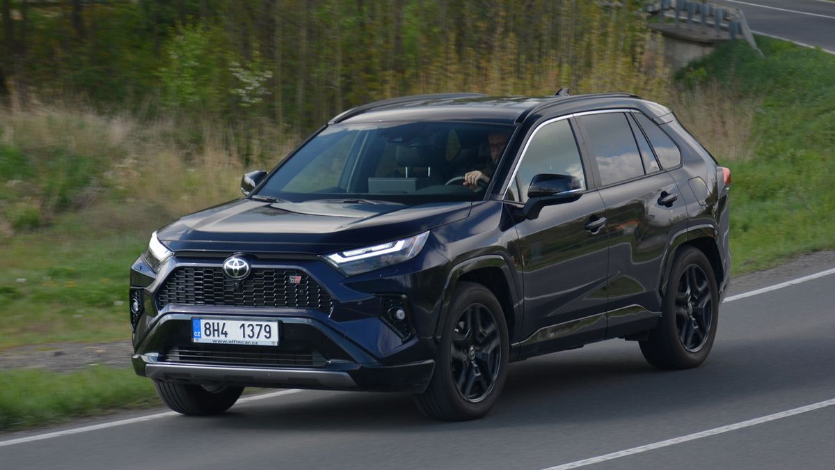 Jak jezdit opravdu superúsporně: Vyzkoušeli jsme SUV Toyota RAV4 Hybrid přestavěné na LPG. Zaplatí se už za rok