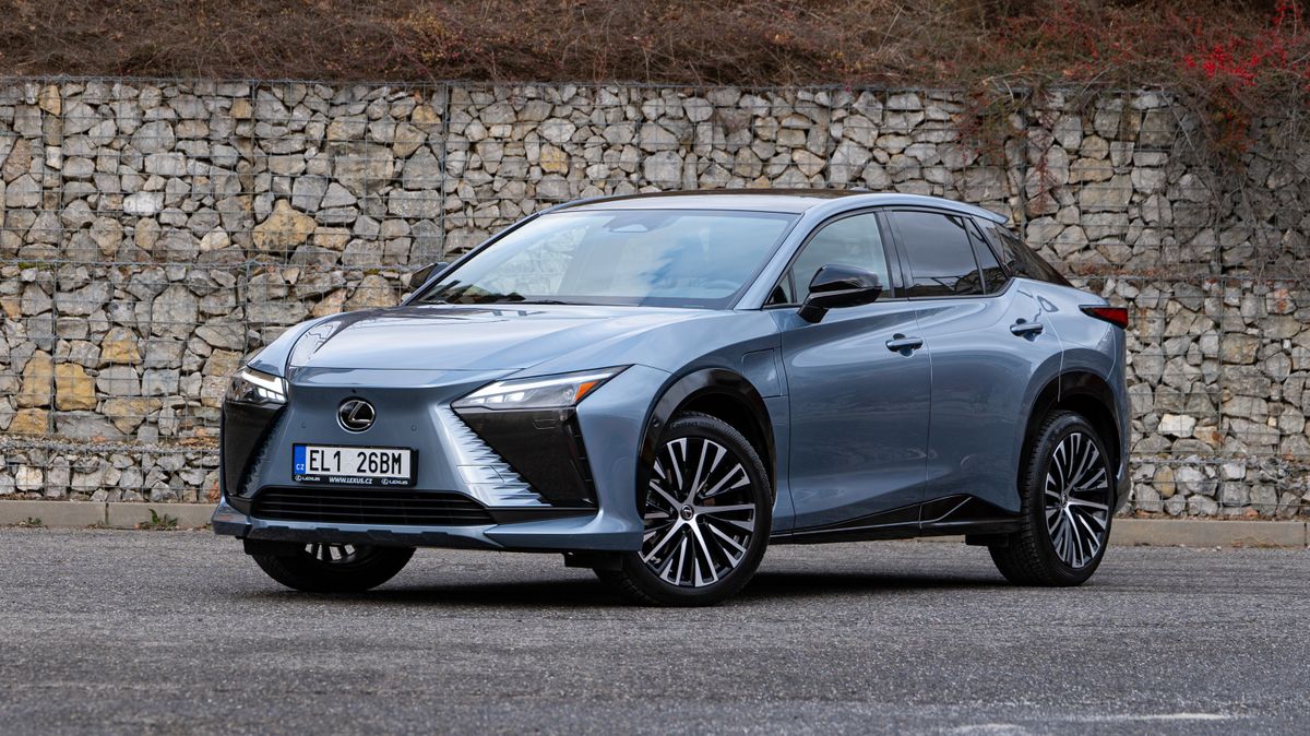 Jako v prémiové bavlnce: Elektrický Lexus RZ vás bude konejšit klidem a pohodlím. Jen ne moc dlouho