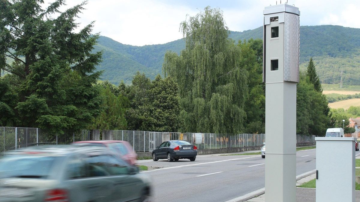 Rychlostní kamery nesloužily bezpečnosti, ale k vydělávání. Tak je vláda zakázala