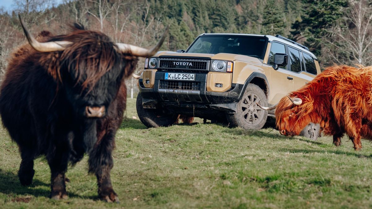 Hledáte auto na cestu kolem světa? Nová Toyota Land Cruiser projede všude, navíc snáze a pohodlněji než kdy dřív