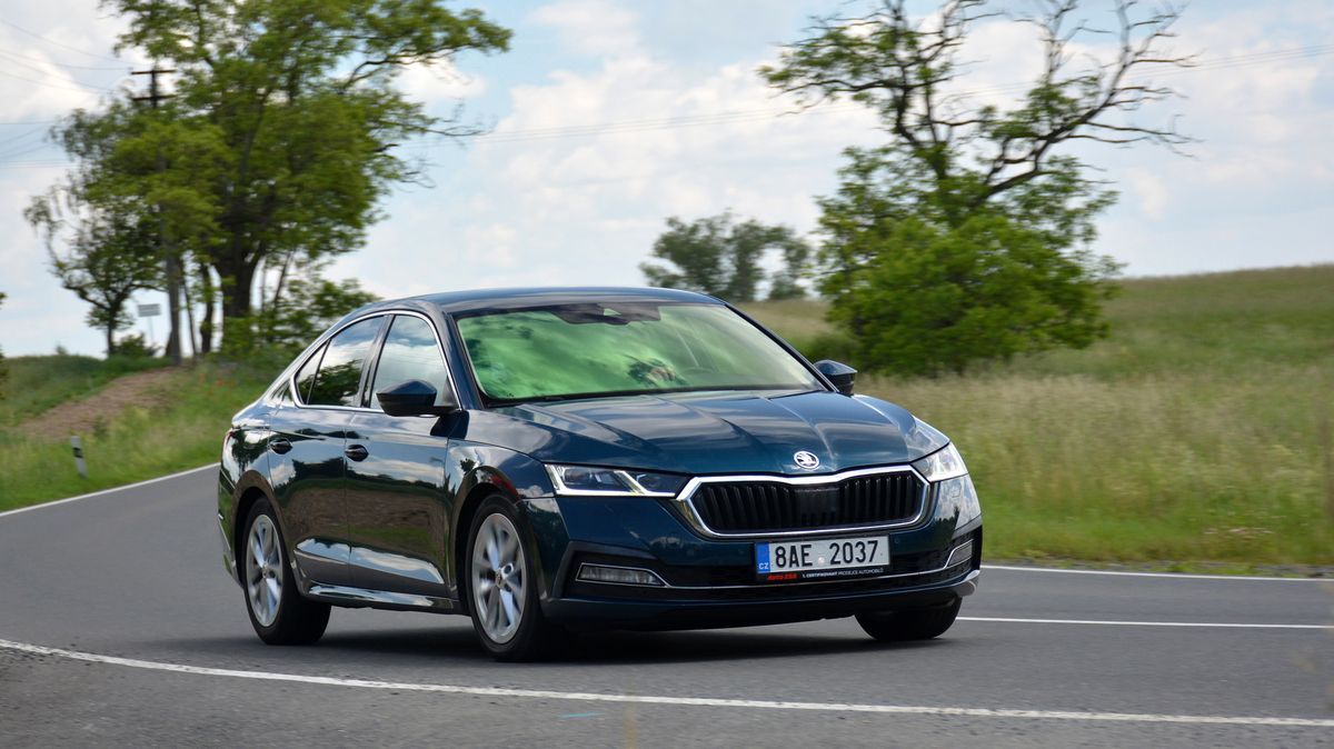 Škoda Octavia IV je na trhu už pět let! Nová stojí klidně milion i víc, ojetou však koupíte už pod 300 tisíc korun