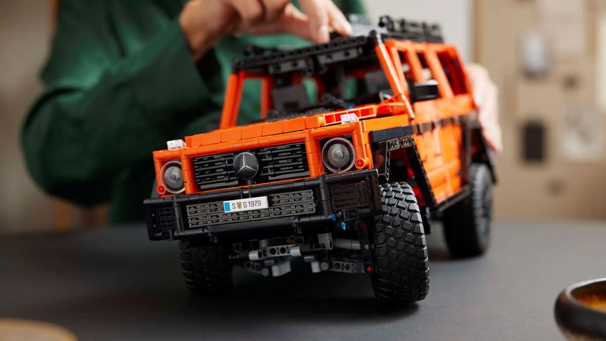 Off-roadová bestie do vašeho obýváku: LEGO představuje ikonickou třídu G s funkčním řazením a uzávěrkami diferenciálů!