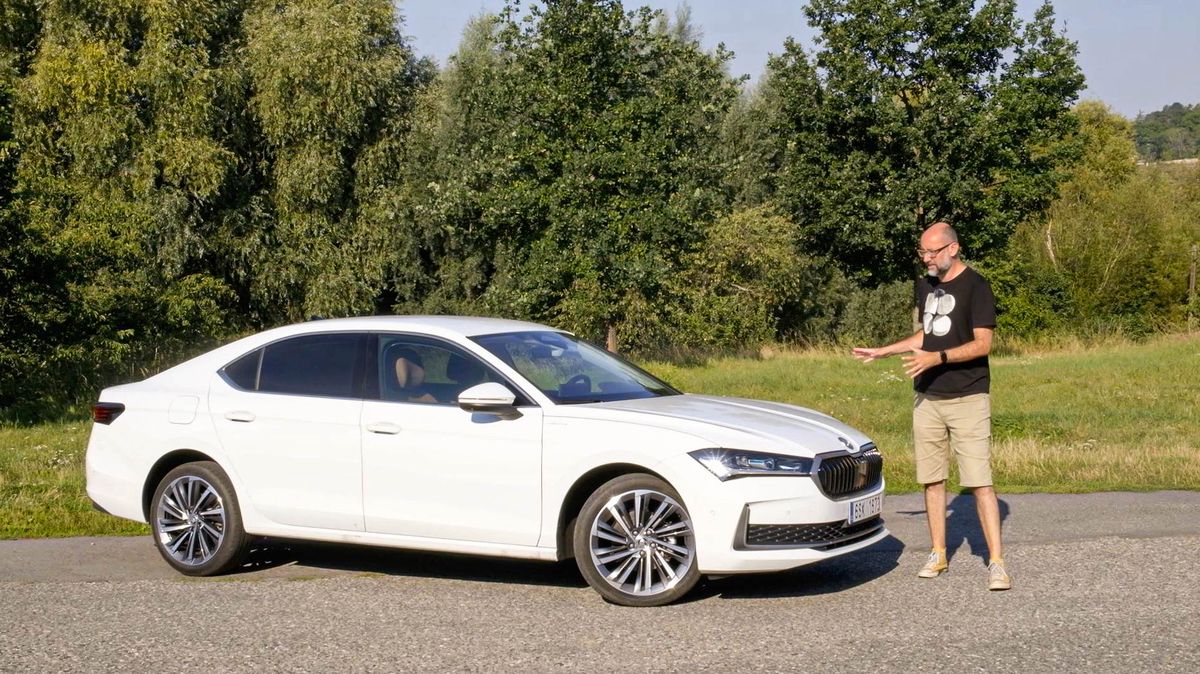 Nová Škoda Superb TDI L&K je ještě větší a dotaženější a dálnice přímo miluje, ale máme i pár výhrad