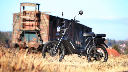 Nepotřebujete řidičák a nemusíte šlapat. Český Mopedix představuje nový moped pro nenáročné