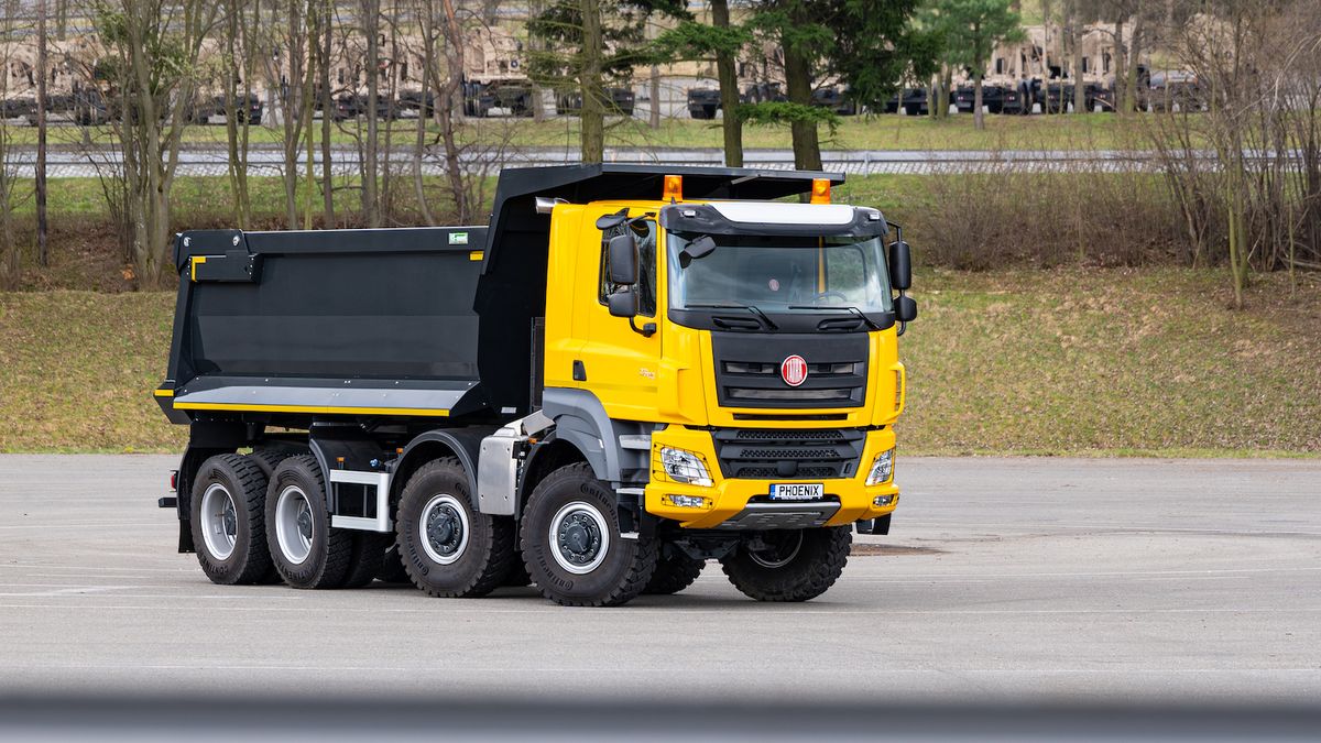 Jako na opičí dráze: Na kopřivnickém polygonu jsme na vlastní kůži vyzkoušeli Tatru Phoenix 8×8