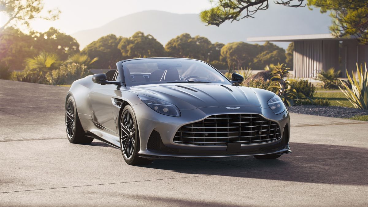Automobilka Aston Martin loni díky vyšším cenám snížila ztrátu na polovinu