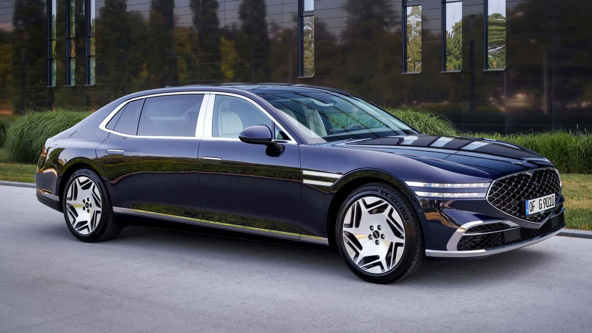 Korejský luxus dorazil do Evropy: Supersedan Genesis G90 si věří na BMW řady 7 nebo Mercedes třídy S