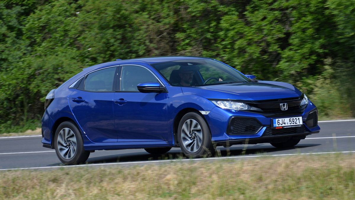 Test ojetiny: Honda Civic vyhlášená spolehlivostí je povedené auto i v 10. generaci s malým tříválcem