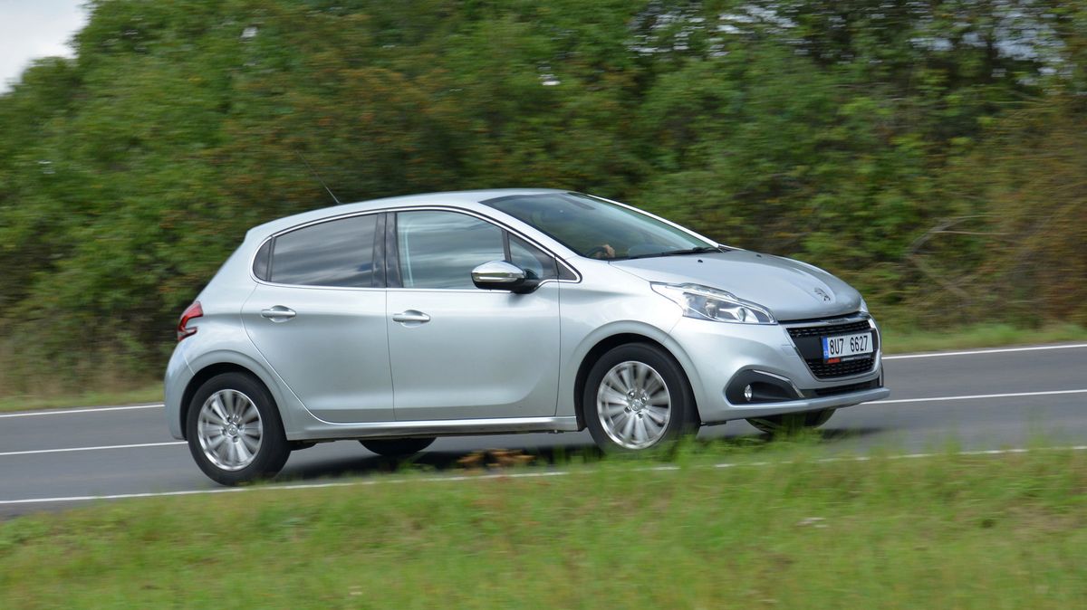 Sháníte malé a dostupné ojeté auto s automatem? Jedno bychom měli. Peugeot 208 má příjemnou převodovku, motor 1.2 PureTech je ale strašák