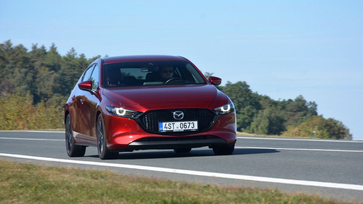 Test ojetiny: Mazda 3 s „dieselovým“ benzinem Skyactiv-X je krásné auto, ale trochu nás zklamalo