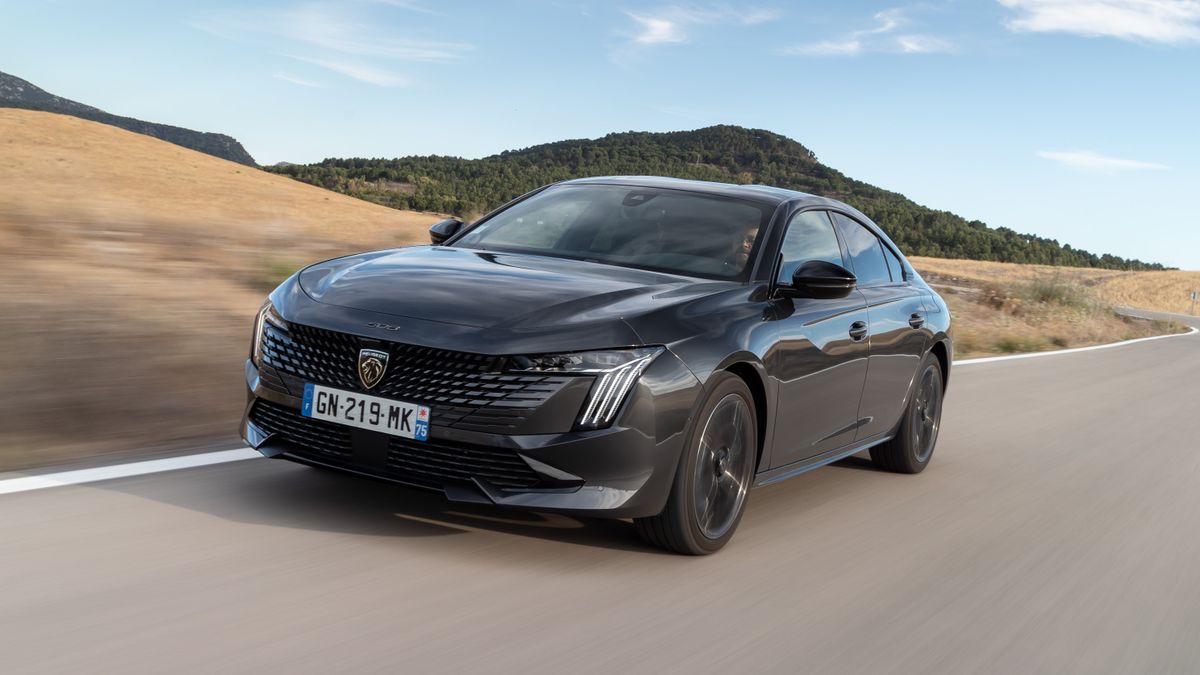 Vlajková loď Peugeotu v novém: Modernizovaná 508 má nepřehlédnutelnou tvář a velmi chytré oči