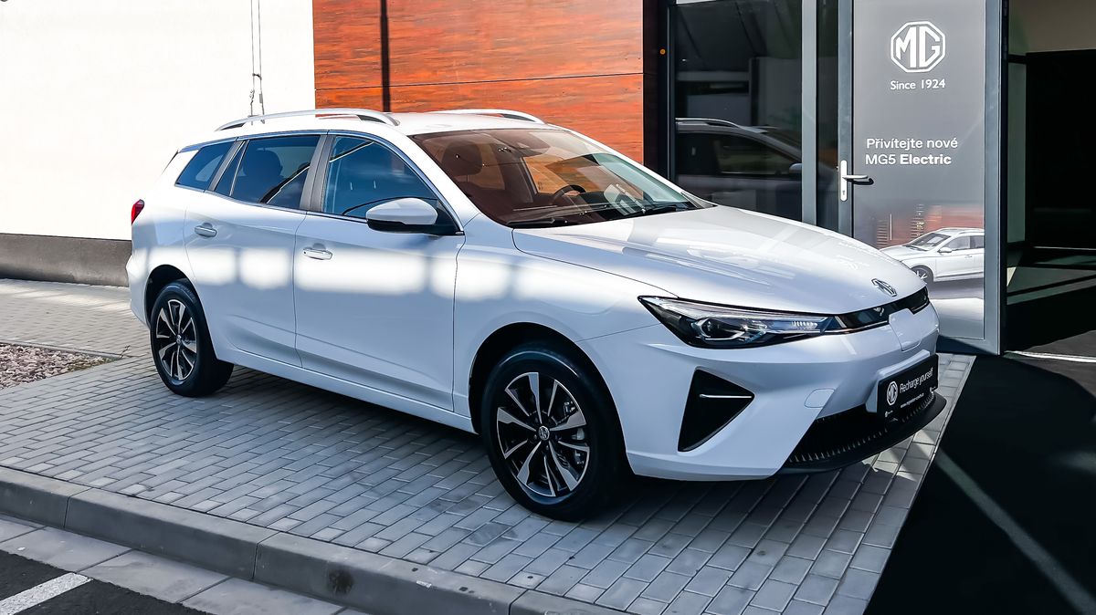 Konečně elektrický kombík pro české chalupáře: Čínské MG5 má slušný kufr i dojezd, ale co cena?
