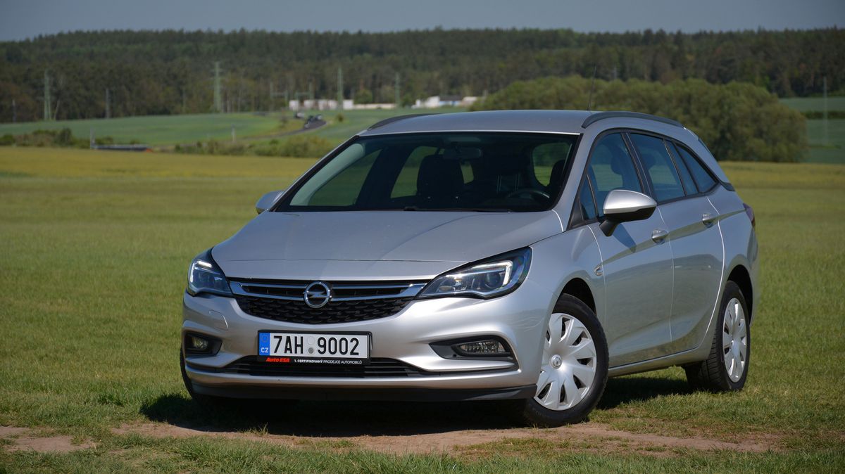 Dostupný ojetý kombík s automatickou převodovkou? Octavii s čistým svědomím doporučit nemůžeme, naštěstí je tu Opel Astra