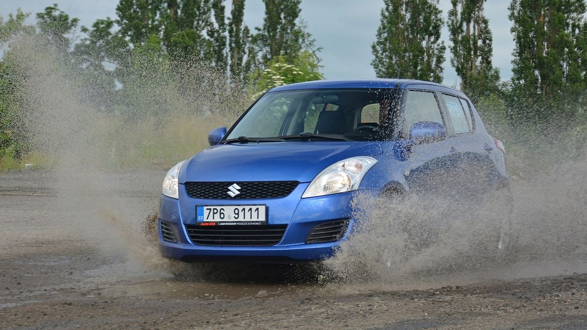 Dá se vůbec ještě koupit ojeté auto do 100 000 Kč? Zapomeňte na diesel a luxus! Zde jsou tipy na nejlepší ojetiny