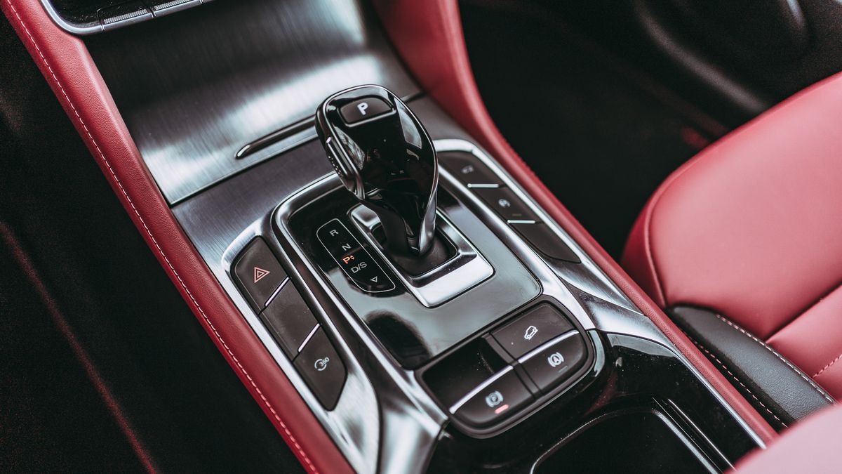 Sháníte bezproblémovou ojetinu s automatem do 300 000 Kč? Výběr je překvapivě mizerný, ale pár jsme jich našli
