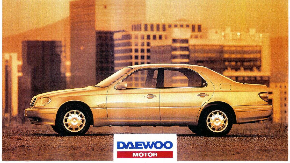 I takto se u nás kdysi prodávala auta: Náchodský dealer dával k luxusnímu Chairmanu dárek, který nešlo odmítnout. Podivnému Daewoo to nepomohlo