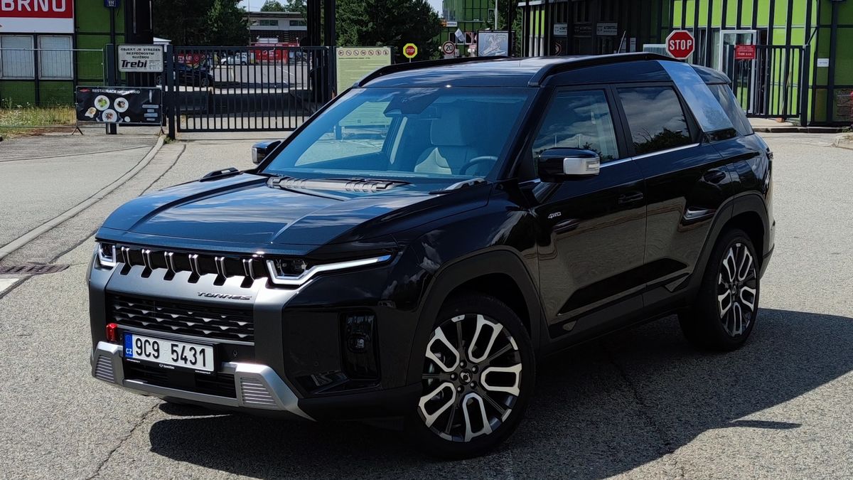 Poprvé jsme řídili nový SsangYong Torres: Za tuhle cenu nové velké korejské SUV zamává s českým trhem