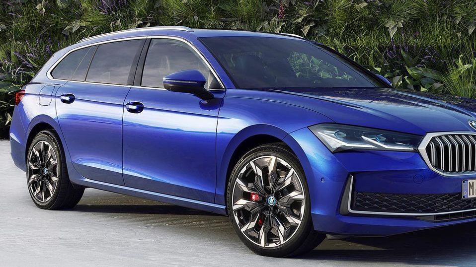 Povedený vtípek na účet nové Škody Superb. Virtuální umělec z ní až příliš snadno udělal auto jiné značky