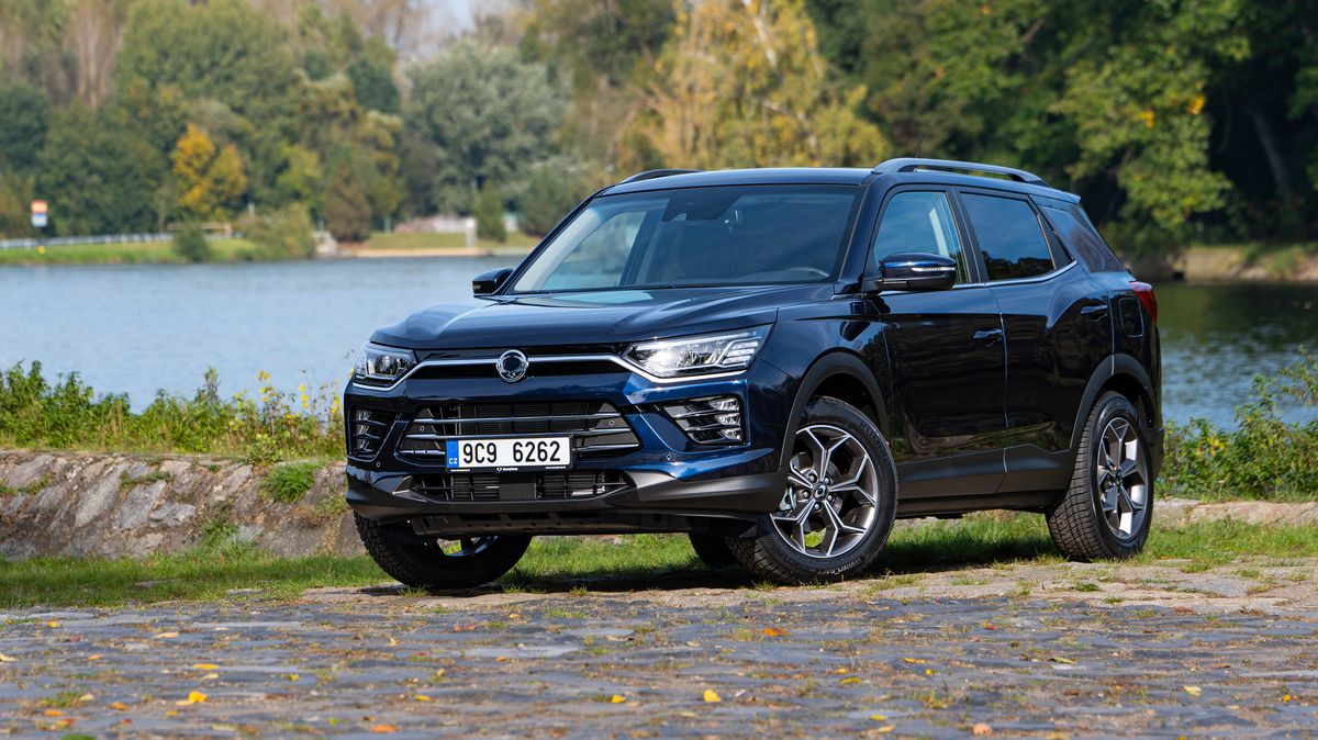 SsangYong ví, jak v Česku zaujmout: Dostupné SUV Korando se prodává jako teplé housky, přesto dále zlevňuje