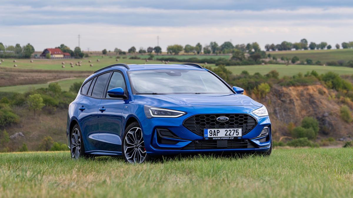 Pro zodpovědné rodiče i nadšené řidiče: Ford Focus kombi dělá radost vždy a všude. Jen ne na dálnici a u benzinky