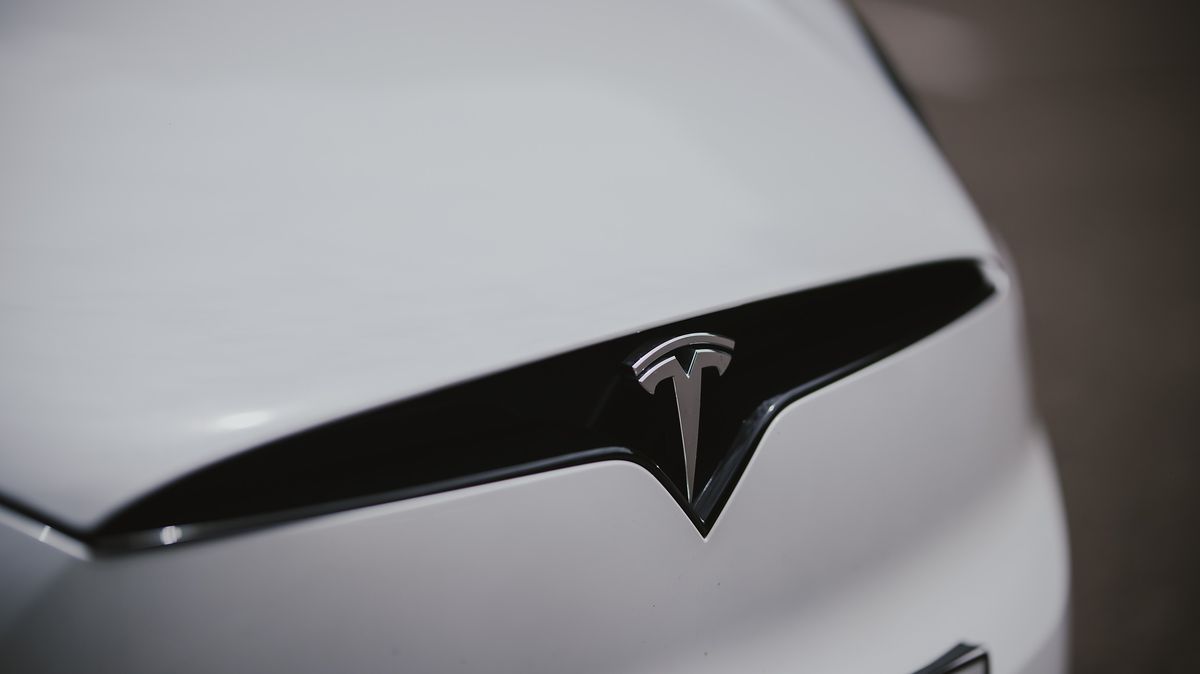 Evropa utahuje šrouby: Cla na čínské elektromobily jdou do finále, Tesla možná vyvázne lacino