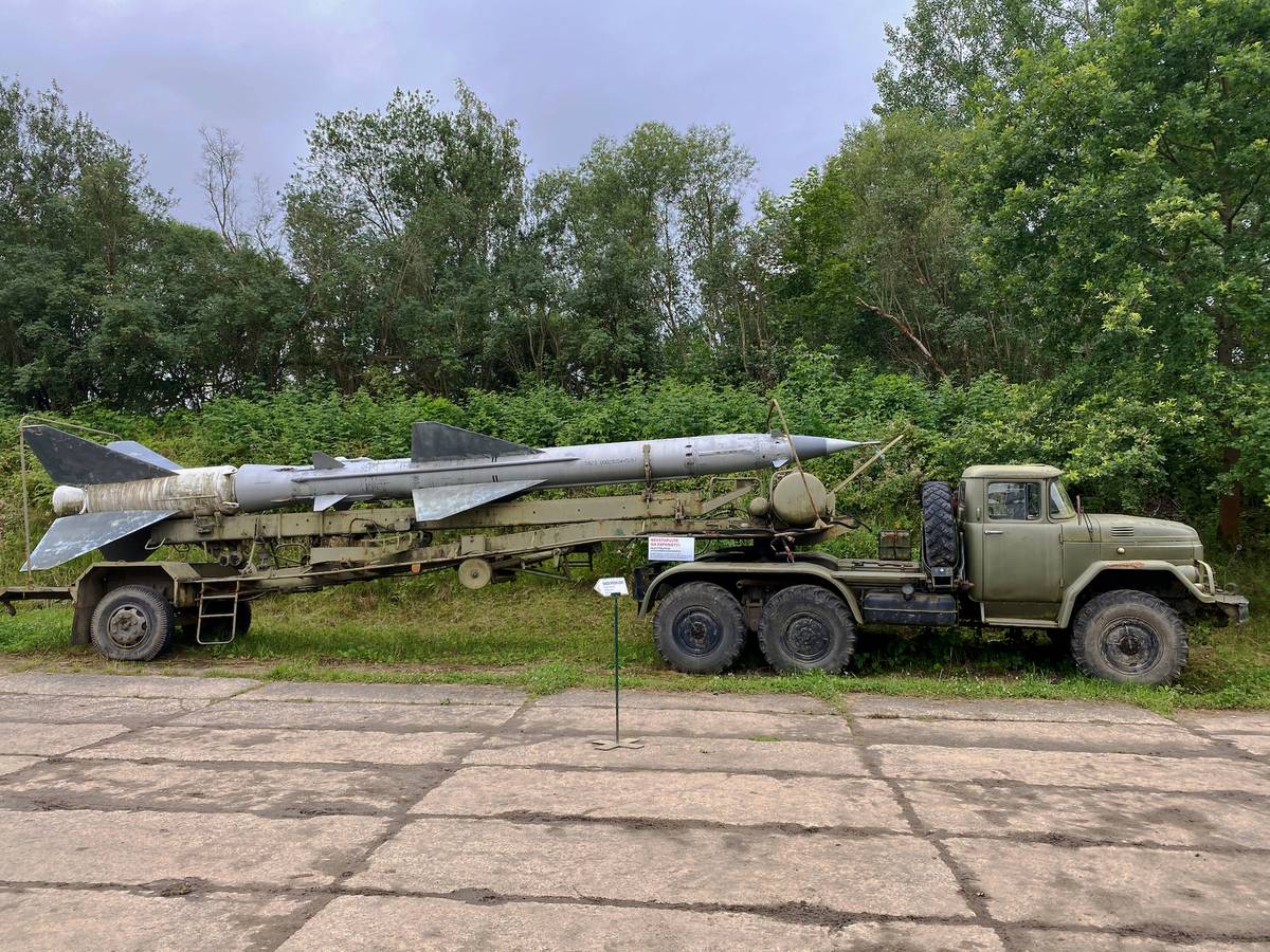 ZIL-131 sedlový tahač upoutá pozornost díky svému nákladu