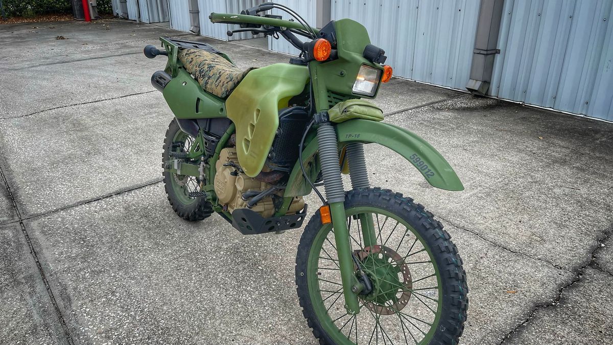 Úsporný zabiják: Vojenské enduro Kawasaki s dieselem pro speciální jednotky